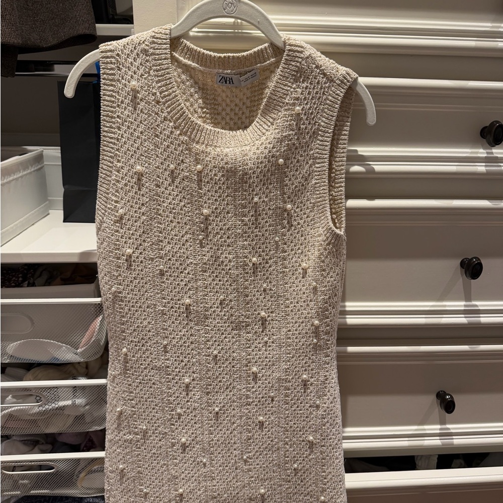 Zara Textured Cream Sleeveless Sweater